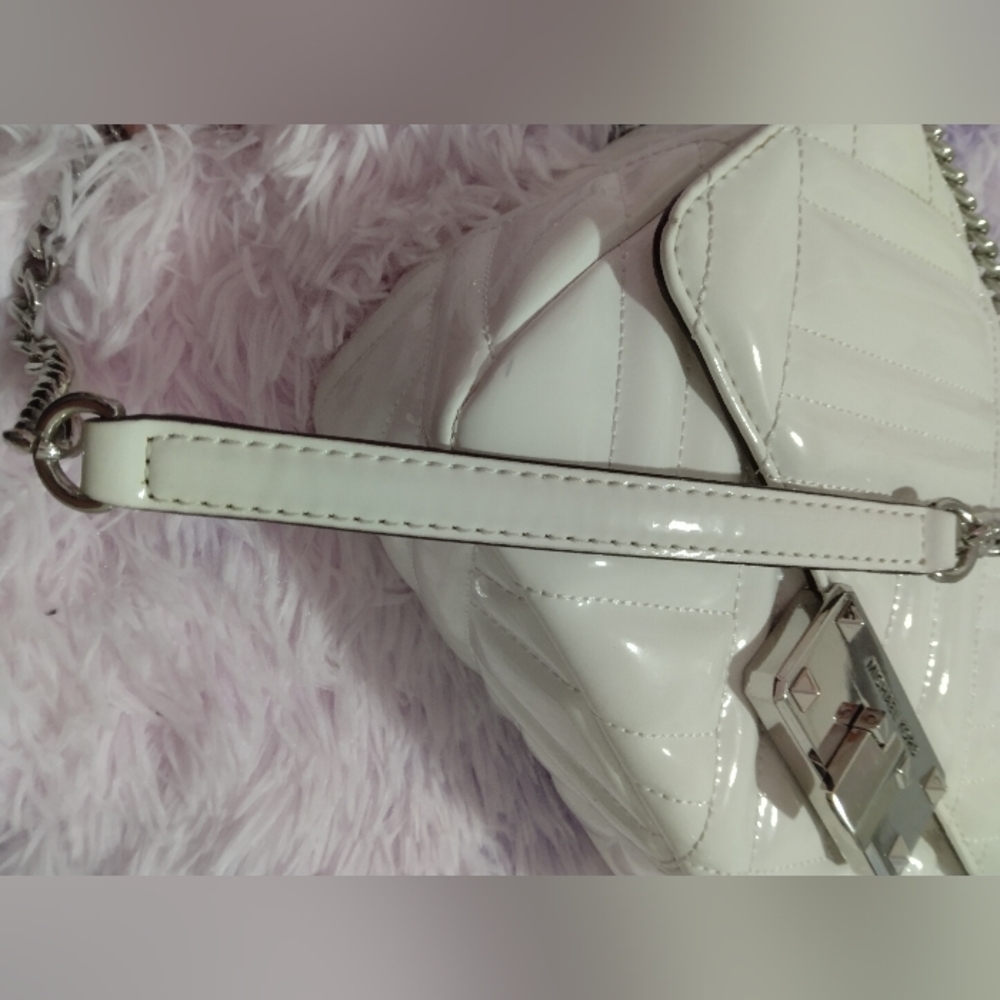 Host Pick✨Micheal Kors Peyton MED shoulder flap optic white bag NewW/Defects - Picture 8 of 17